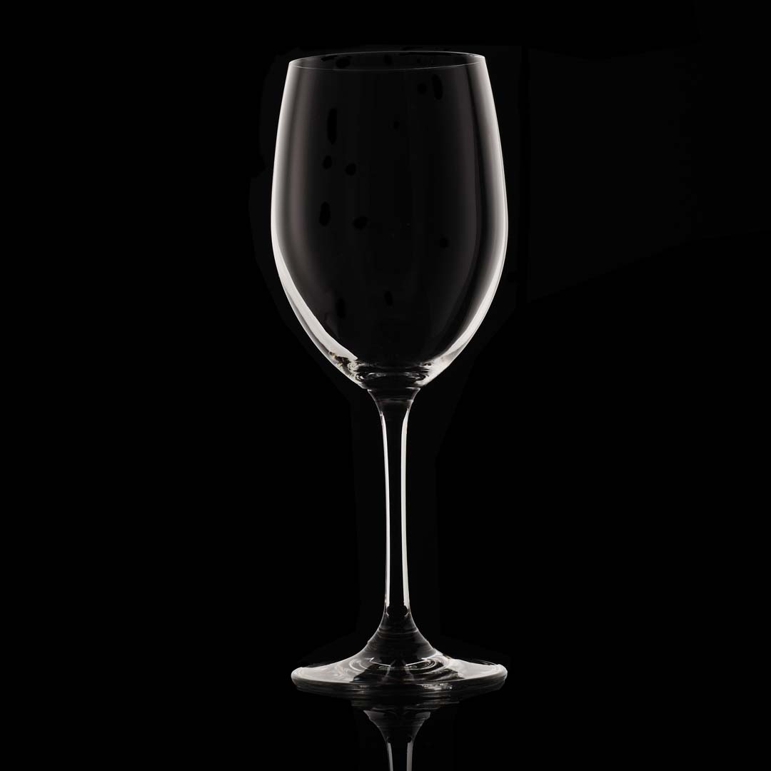 https://www.craftmastergrowlers.com/wp-content/uploads/2020/07/19oz-stemmed-wine-glass-black-backlit.jpg